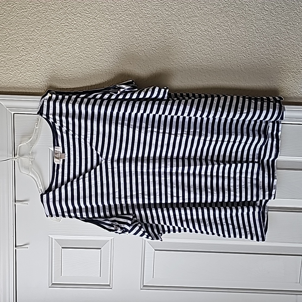 Nice summer top. New without  tags.